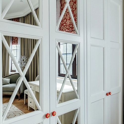 Красивый шкаф