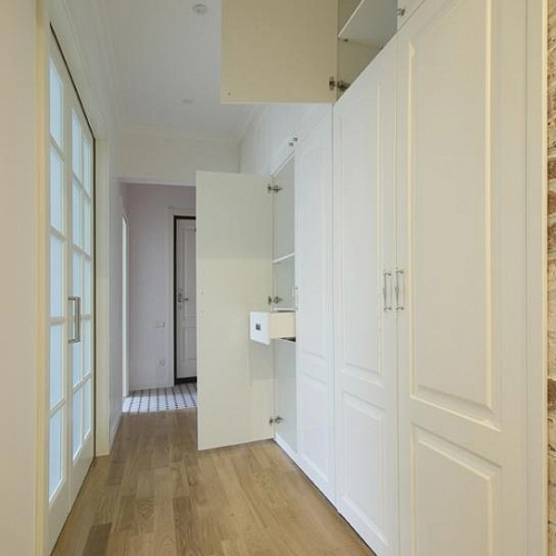 Встроенный распашной шкаф в прихожую