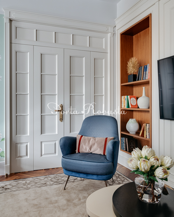 Встроенная мебель,двухстворчатая дверь с фрамугой и стеновые панели в гостинную комнату на заказ Porta Robusta - производитель красивой, качественной мебели и дверей на заказ