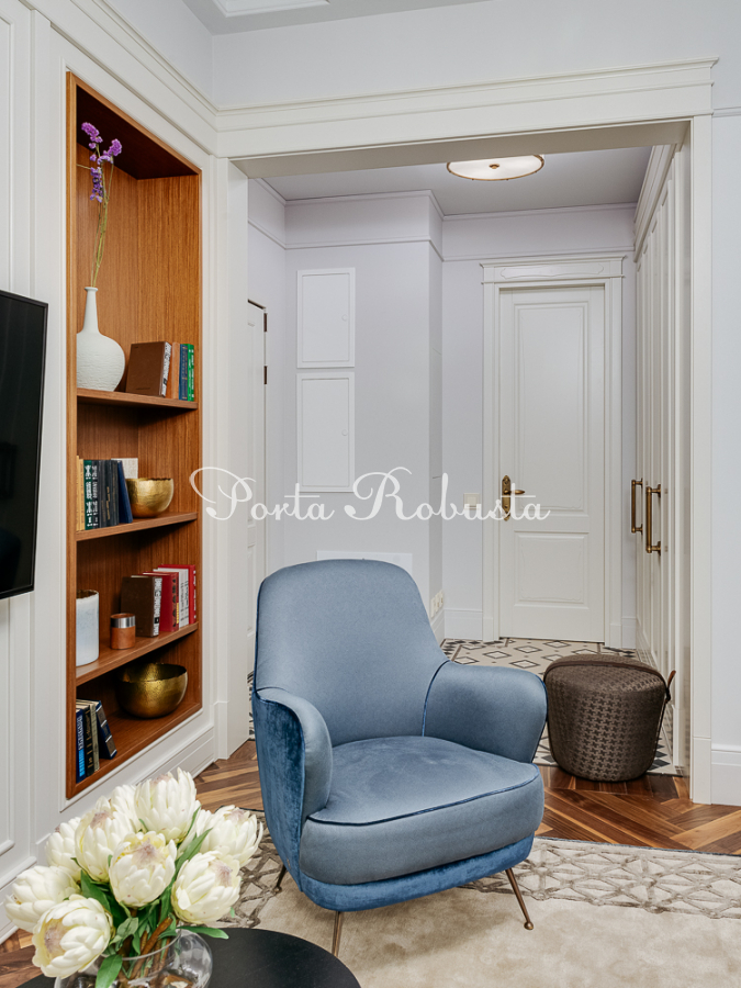 Встроенная мебель,двухстворчатая дверь с фрамугой и стеновые панели в гостинную комнату на заказ Porta Robusta - производитель красивой, качественной мебели и дверей на заказ