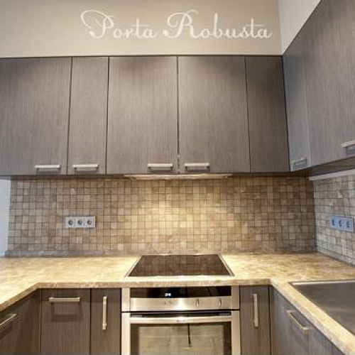 Кухня с шпонированными фасадами